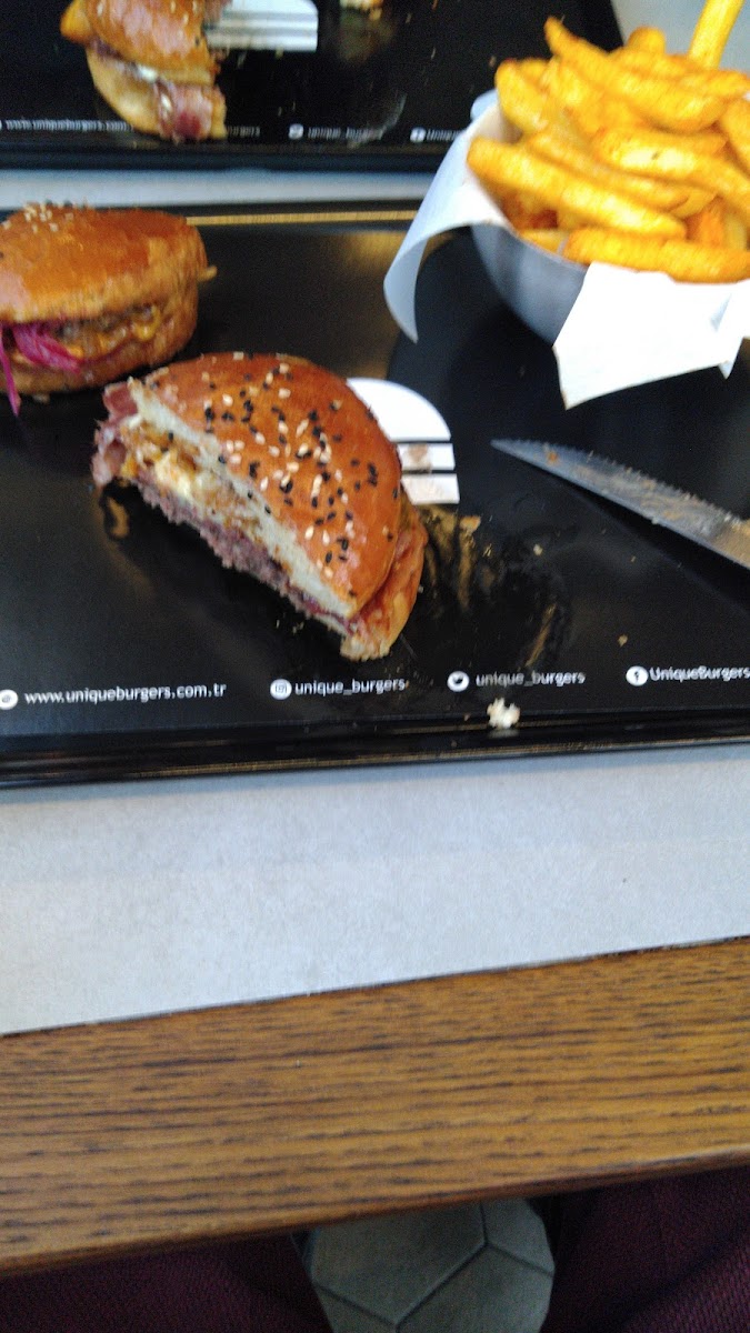 Unique Burgers-10